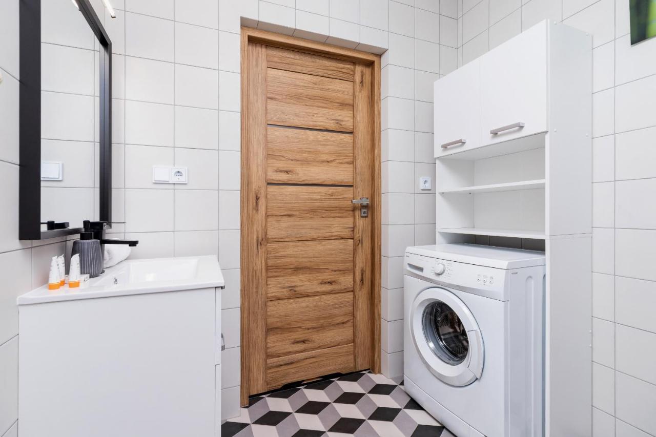 Pleasant Apartment With Terrace Cracow By Noclegi Renters Krasków Εξωτερικό φωτογραφία